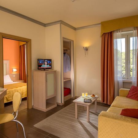 Hotel Mediterraneo Stagno Esterno foto