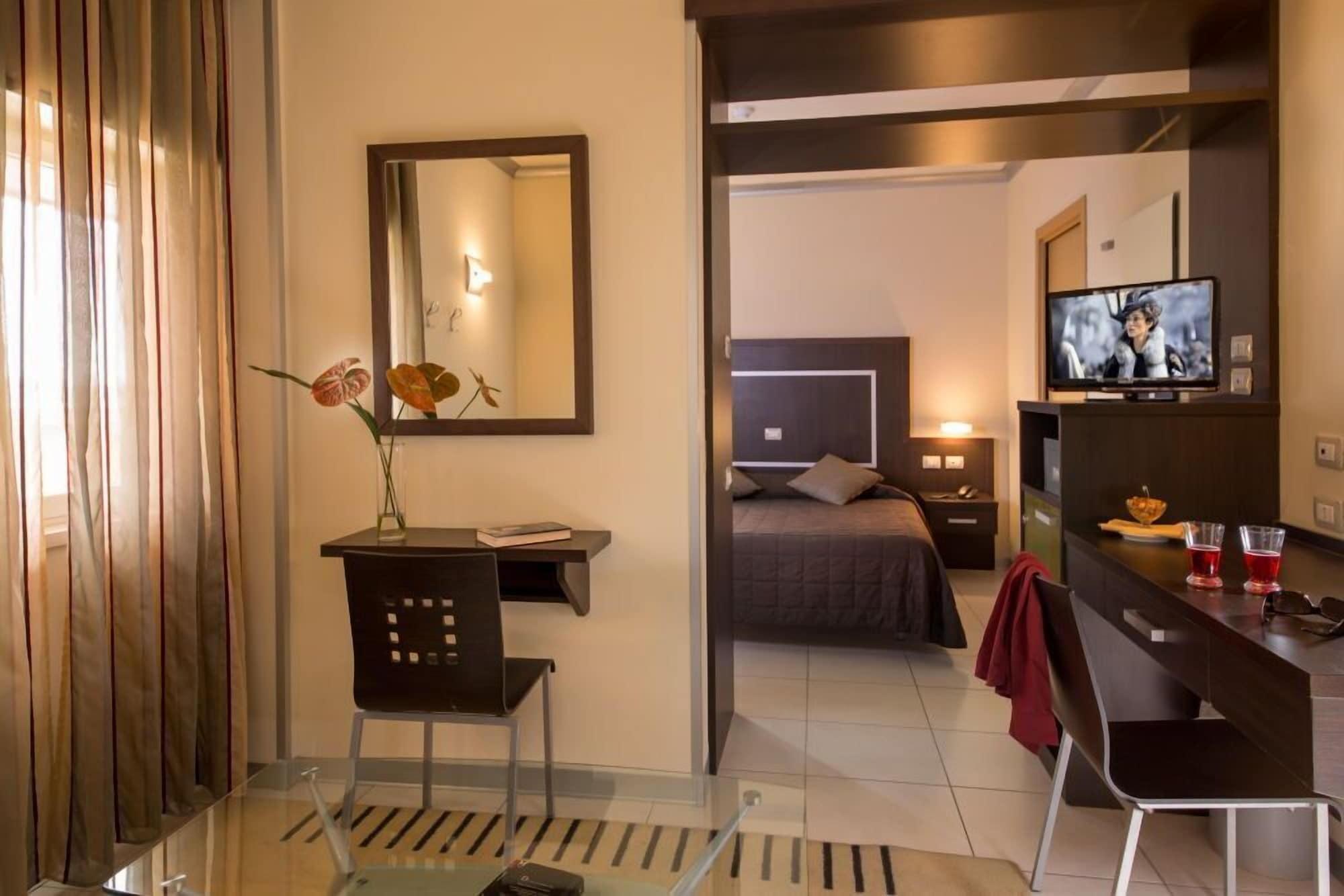 Hotel Mediterraneo Stagno Esterno foto