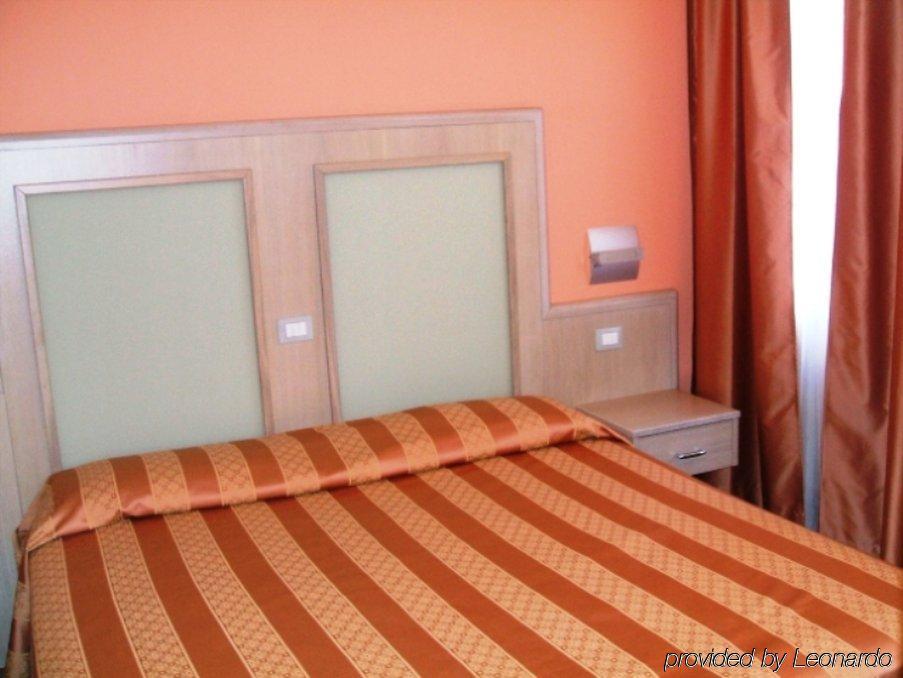 Hotel Mediterraneo Stagno Esterno foto