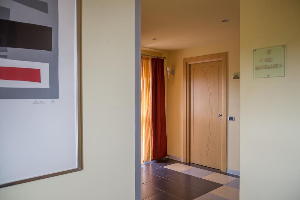 Hotel Mediterraneo Stagno Esterno foto