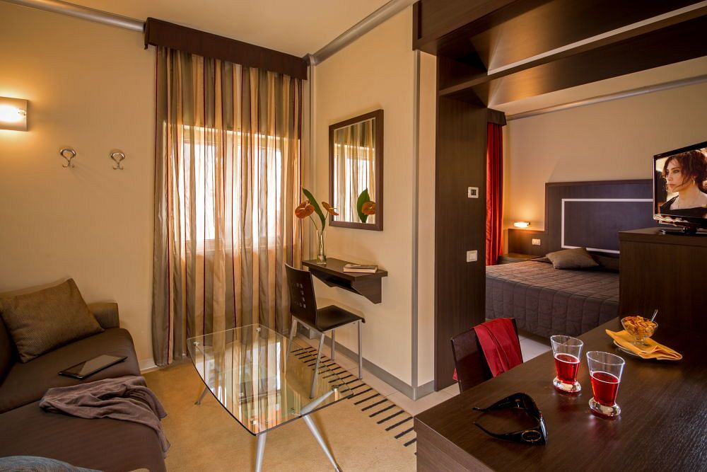 Hotel Mediterraneo Stagno Esterno foto