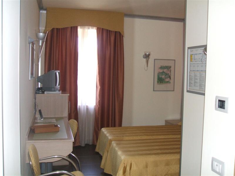 Hotel Mediterraneo Stagno Camera foto
