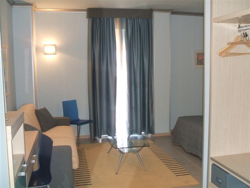 Hotel Mediterraneo Stagno Esterno foto